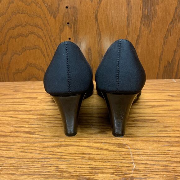 Bandolino Open Toe Wedge - Picture 5 of 6